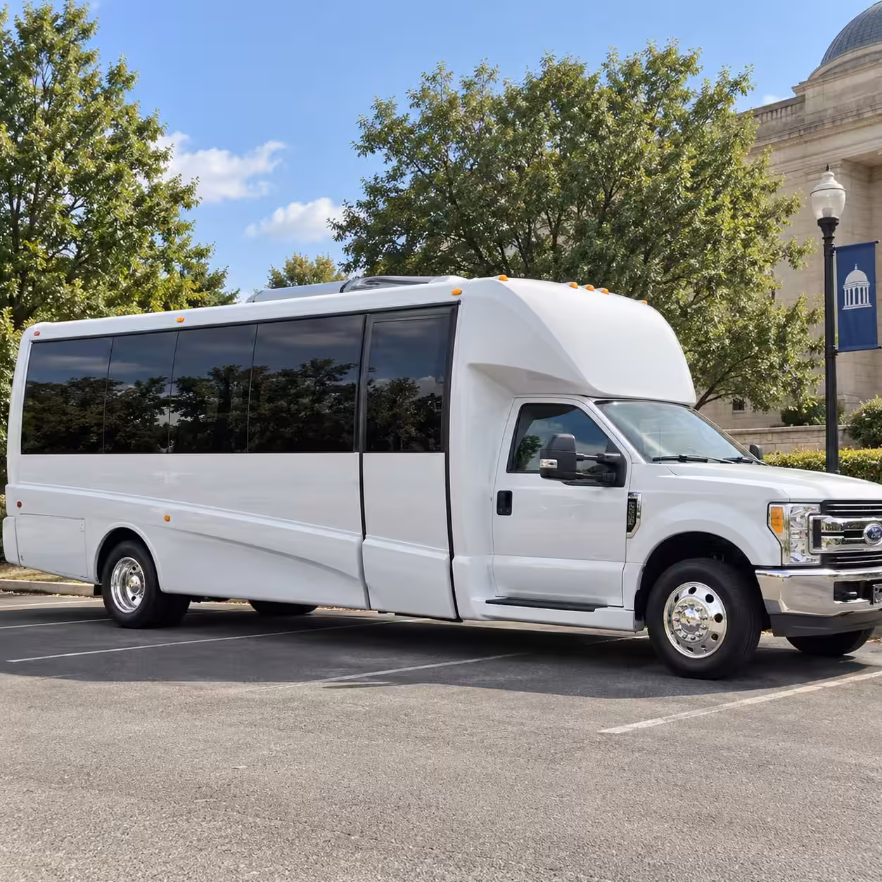 clarksville minibus rentals for fort campbell field trips