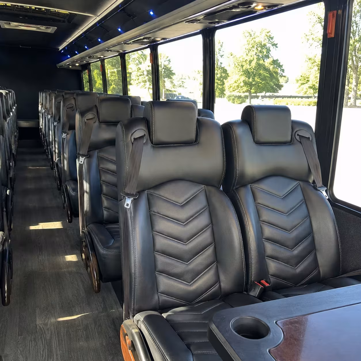 clarksville minibus rentals for weddings and events to bna