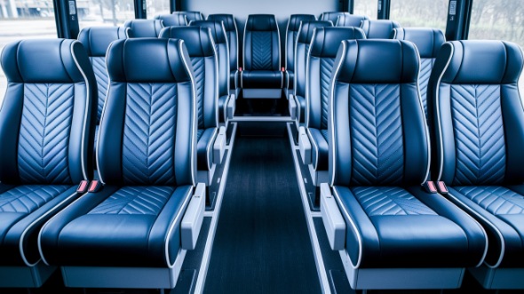 clarksville 15 passenger minibus rental